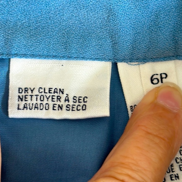 Classy and chic!! Beautiful chambray blue~100% Silk dress pants….size 6P - Picture 3 of 6